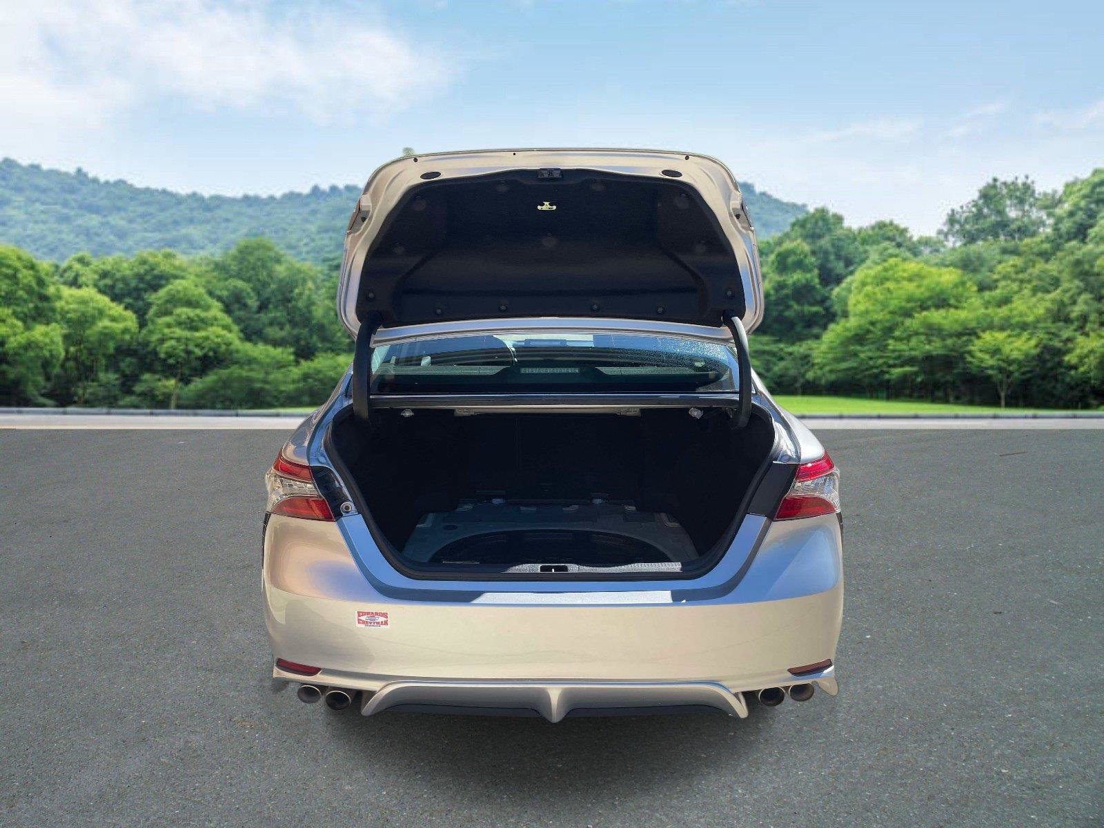 Used 2023 Toyota Camry XSE FWD image 5
