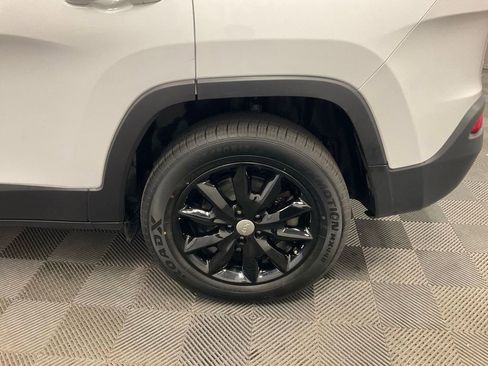 Used 2018 Jeep Cherokee Limited AWD/4WD image 12