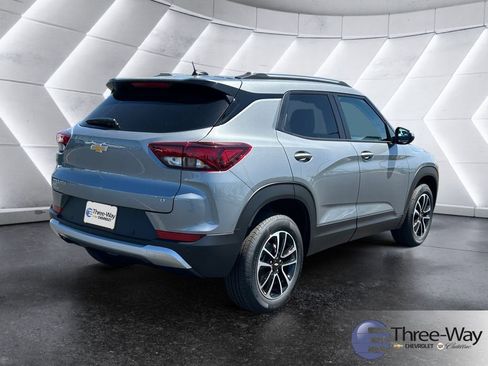 New 2026 Chevrolet TrailBlazer LT w/ LPO, Blackout Package AWD/4WD image 5