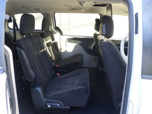 Used 2012 Dodge Grand Caravan SXT image 9