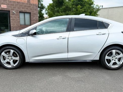 Used 2018 Chevrolet Volt LT FWD image 8