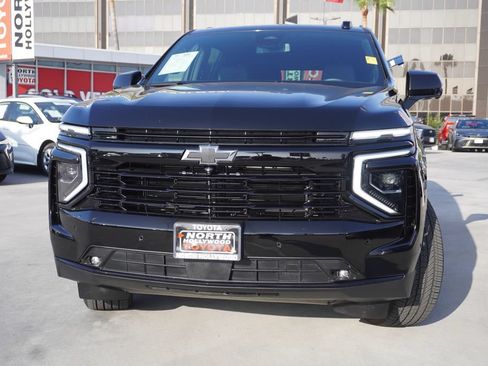 Used 2026 Chevrolet Suburban RST RWD image 2