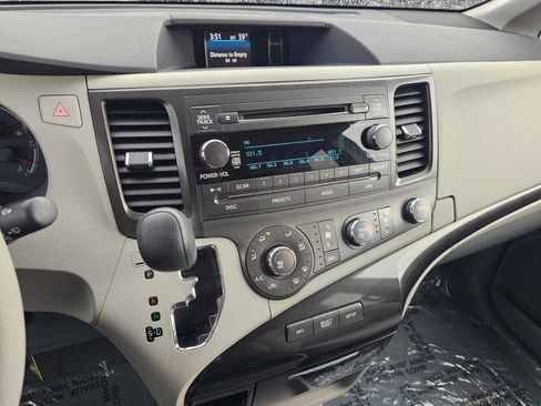 Used 2011 Toyota Sienna LE w/ Towing Pkg image 24