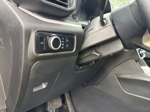 Used 2024 Ford Explorer XLT image 16