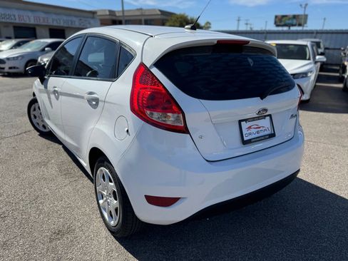 Used 2012 Ford Fiesta SE image 5