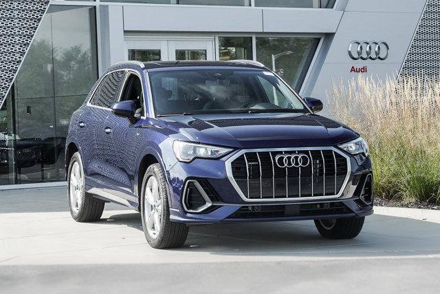 Used 2022 Audi Q3 2.0T Premium w/ Convenience Package AWD/4WD image 2