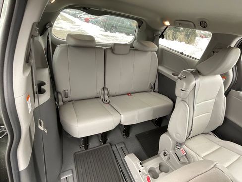 Used 2020 Toyota Sienna XLE w/ XLE Navigation Package image 24