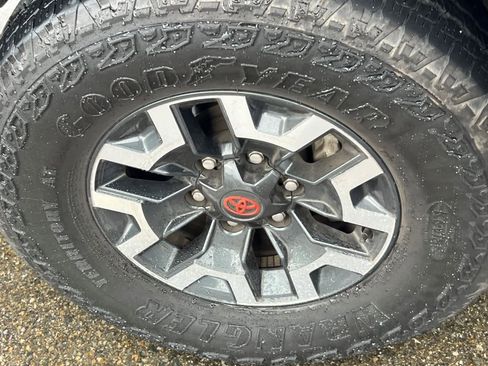 Certified 2023 Toyota Tacoma TRD Off-Road AWD/4WD image 10