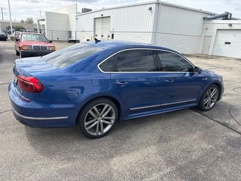 Used 2017 Volkswagen Passat 1.8T R-Line FWD image 4