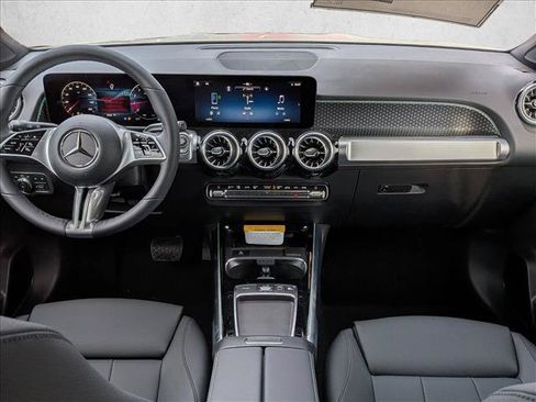 Used 2026 Mercedes-Benz GLB 250 4MATIC image 14