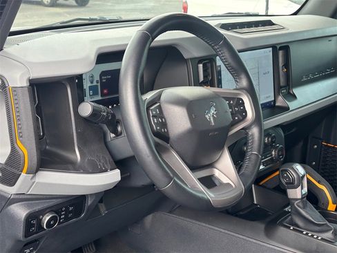 Used 2023 Ford Bronco Badlands image 5