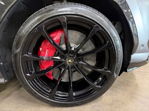 Used 2020 Lamborghini Urus AWD/4WD image 25