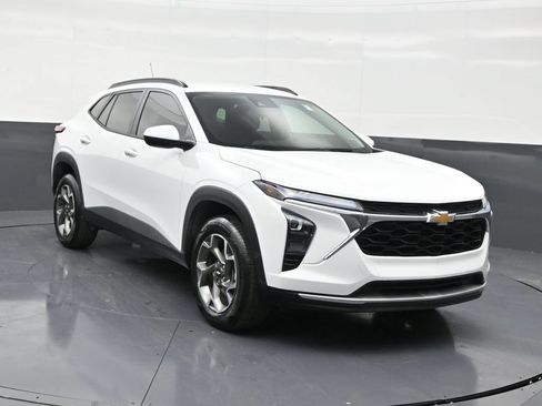 Used 2024 Chevrolet Trax LT FWD image 7