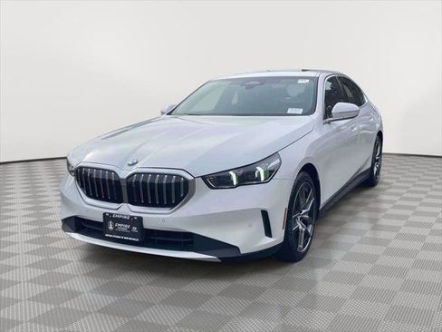 Used 2026 BMW 530i xDrive image 3