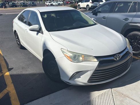 Used 2015 Toyota Camry LE FWD image 2