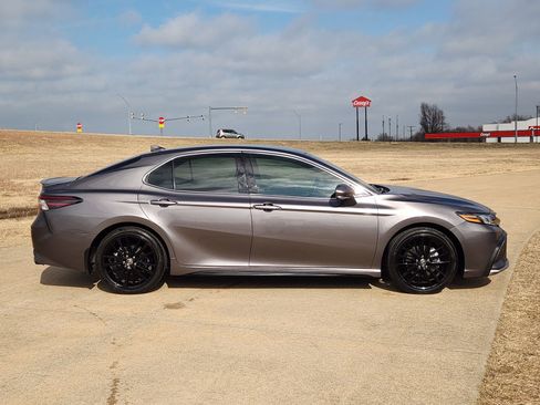 Used 2022 Toyota Camry XSE image 7