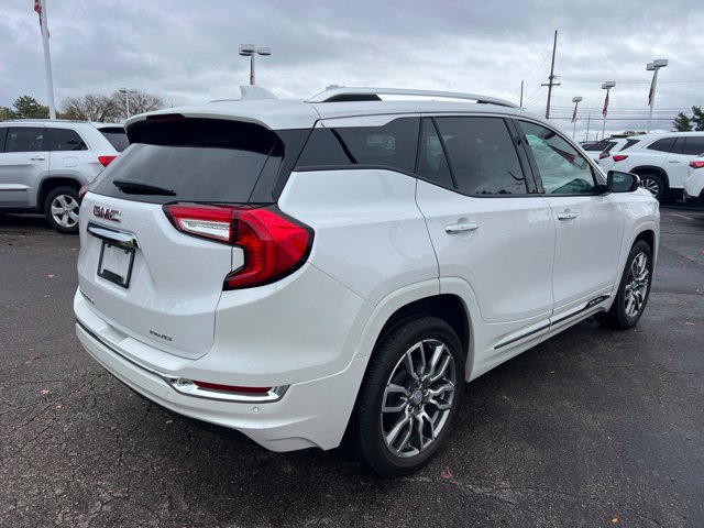 Used 2024 GMC Terrain Denali w/ Denali Premium Package AWD/4WD image 5