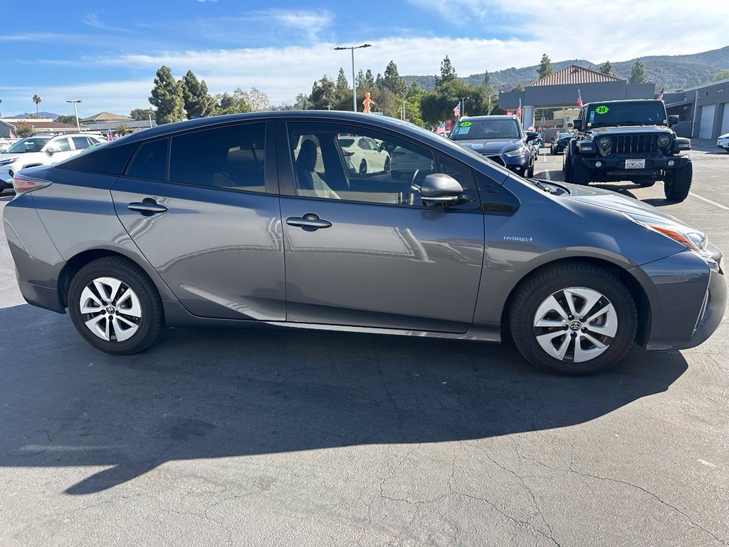 Used 2016 Toyota Prius Four FWD image 5