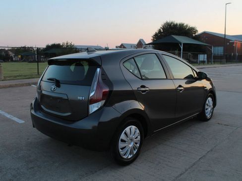 Used 2016 Toyota Prius C Two FWD image 7
