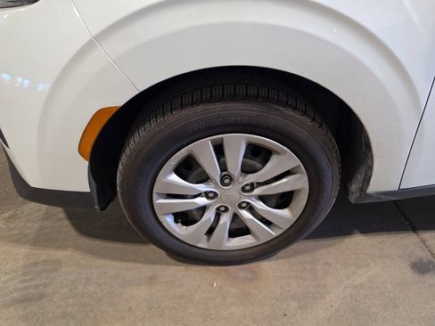 Used 2020 Kia Soul LX FWD image 3