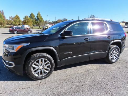 Used 2017 GMC Acadia SLE image 4