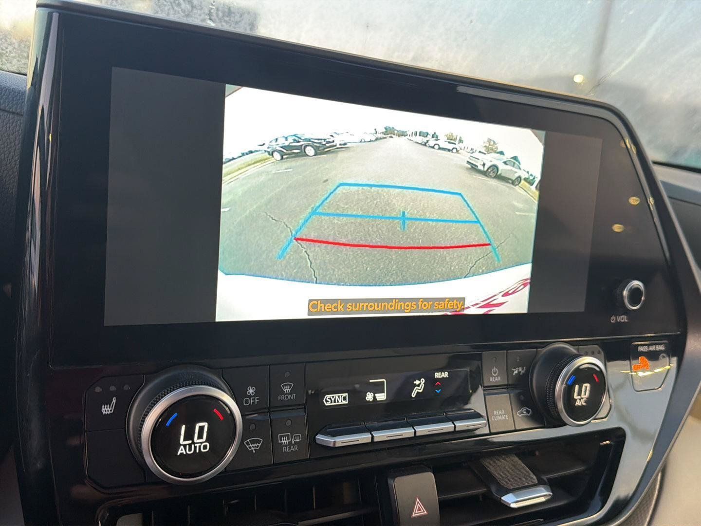 Used 2023 Toyota Highlander XLE FWD image 26
