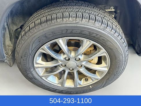 Used 2020 Jeep Cherokee Latitude Plus FWD image 32
