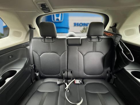 Used 2025 Honda Pilot Touring image 34