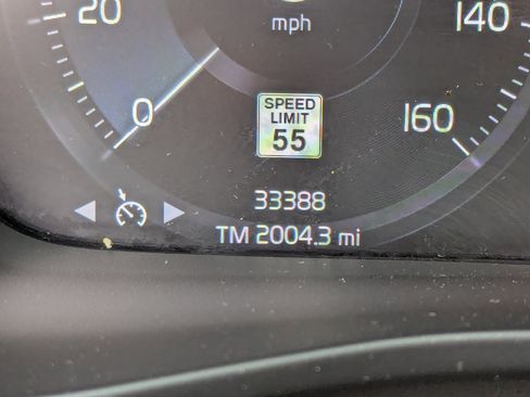 Used 2020 Volvo XC40 T5 Momentum image 19