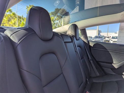 Used 2022 Tesla Model 3 Standard Range image 14