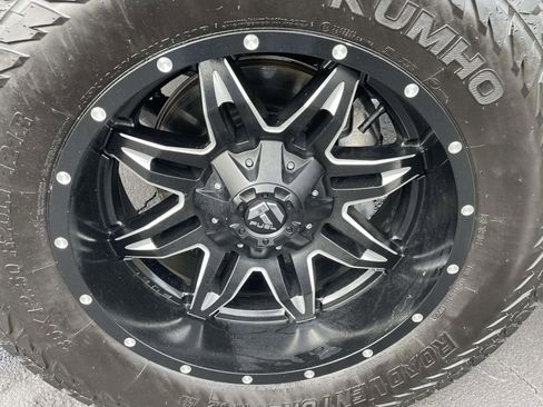 Used 2019 GMC Sierra 1500 SLT image 9