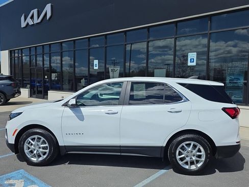 Used 2024 Chevrolet Equinox LT AWD/4WD image 2