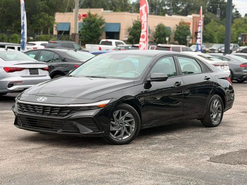 Used 2024 Hyundai Elantra SEL FWD image 1