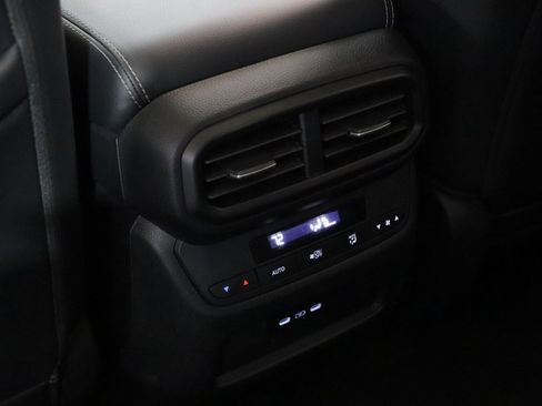 Used 2024 Honda Pilot Touring image 9