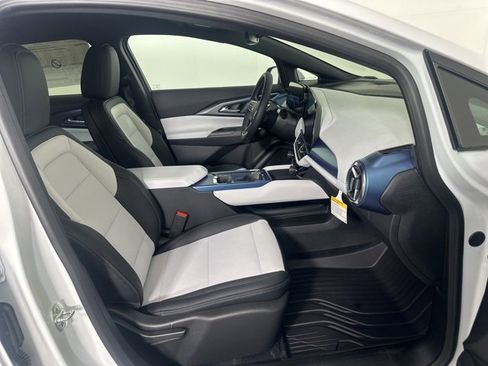 New 2026 Chevrolet Equinox EV LT image 15