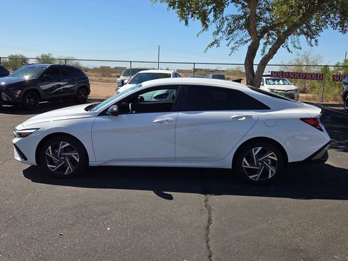 New 2025 Hyundai Elantra SEL image 6