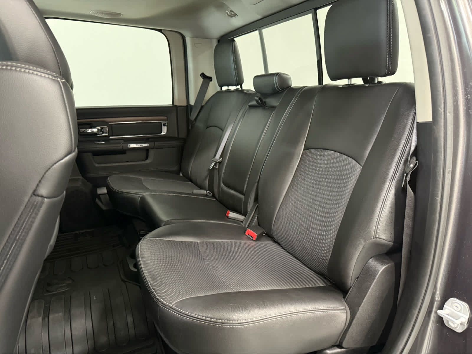 Used 2016 RAM 1500 Laramie w/ Convenience Group AWD/4WD image 14