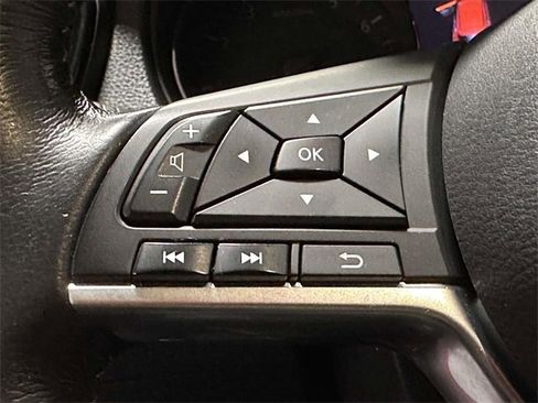 Used 2017 Nissan Rogue Sport SL w/ SL Premium Package image 23