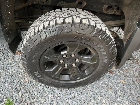Used 2018 Chevrolet Silverado 1500 LTZ Z71 w/ LTZ Plus Package AWD/4WD image 22