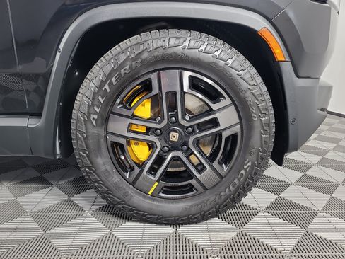 Used 2023 Rivian R1S Adventure AWD/4WD image 11