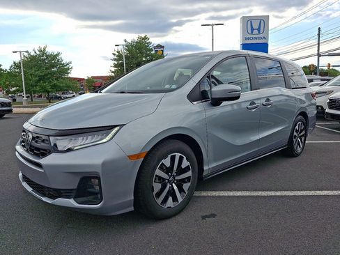 Certified 2025 Honda Odyssey EX-L image 3
