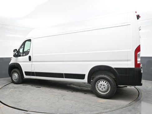 Used 2025 RAM ProMaster 2500 w/ Convenience Group image 4