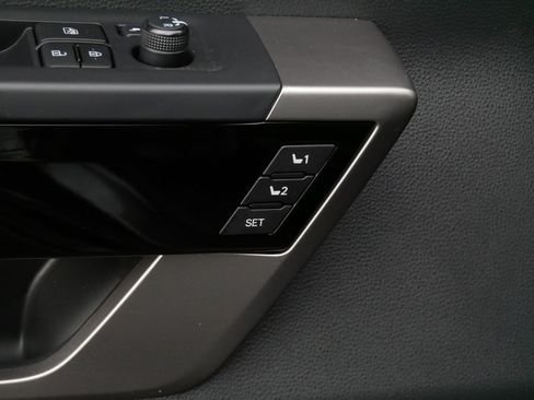 Used 2024 Toyota Tundra Limited AWD/4WD image 19