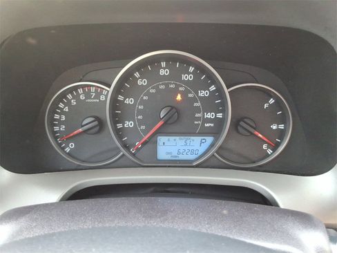 Used 2016 Toyota RAV4 LE image 28