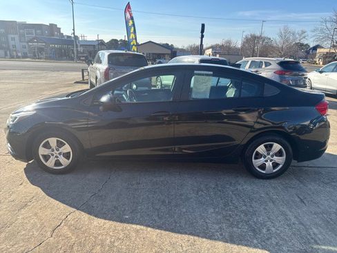 Used 2017 Chevrolet Cruze LS FWD image 3