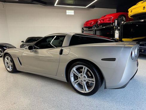 Used 2008 Chevrolet Corvette Coupe w/ Z51 Performance Package RWD image 9