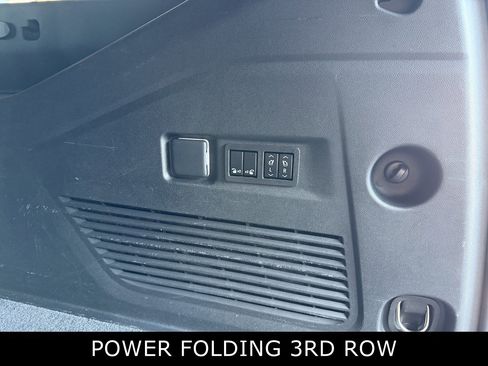 Used 2023 GMC Yukon XL SLT w/ SLT Luxury Package image 33