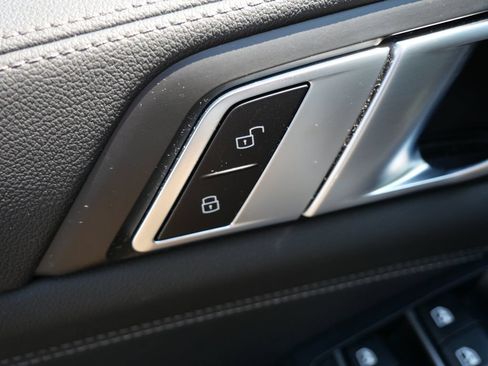 Used 2019 BMW X5 xDrive40i w/ Convenience Package AWD/4WD image 16