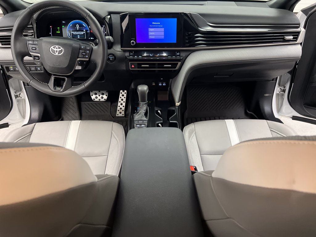 Used 2025 Toyota Camry SE FWD image 40