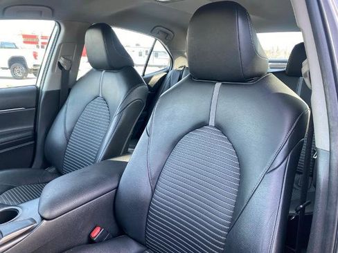 Used 2021 Toyota Camry SE image 11